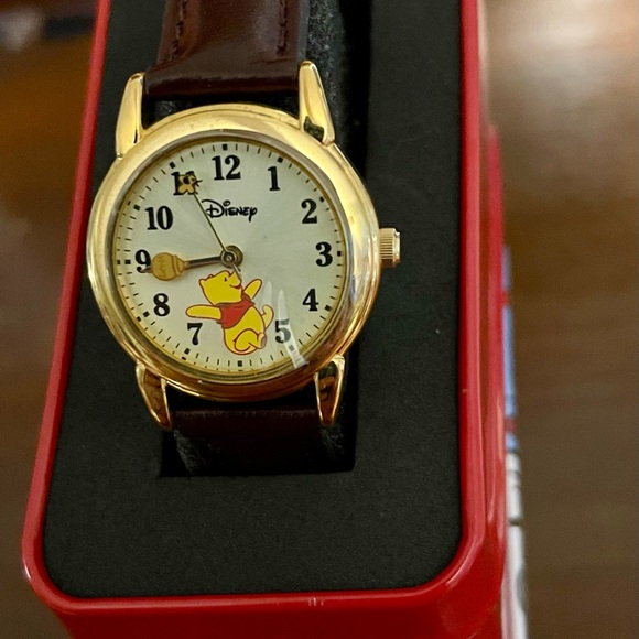 Disney Winnie the Pooh Ladies Watch MU0116 Moving Hunny Jar NIB SII Ded Battery - Picture 2 of 6